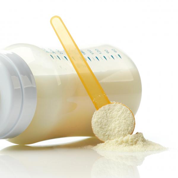 Bottle and scoop of Glanbia Ireland Ingredients infant grade lactose